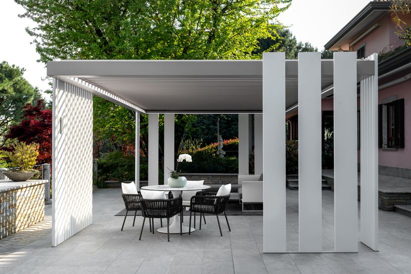 Terrasse Horeca à Liège — Pergola bioclimatique + screens